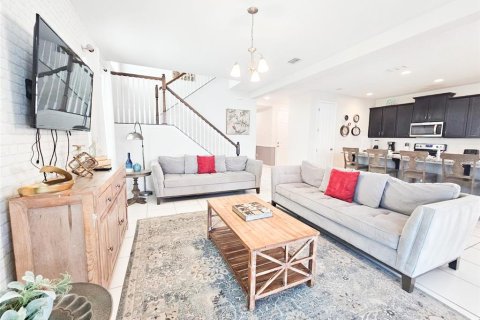 Casa en venta en Kissimmee, Florida, 6 dormitorios, 277.5 m2 № 1917614 - foto 13