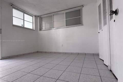 Condo in Miami Beach, Florida, 1 bedroom  № 1955038 - photo 9