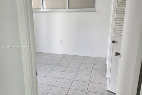 Condominio en venta en Miami Beach, Florida, 1 dormitorio, 57.04 m2 № 1955038 - foto 16
