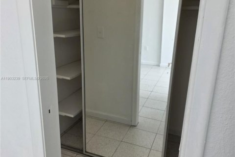 Condominio en venta en Miami Beach, Florida, 1 dormitorio, 57.04 m2 № 1955038 - foto 21