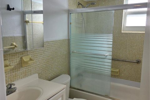 Condominio en venta en Miami Beach, Florida, 1 dormitorio, 57.04 m2 № 1955038 - foto 25