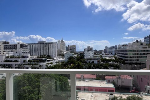 Condo in Miami Beach, Florida, 1 bedroom  № 1955038 - photo 1