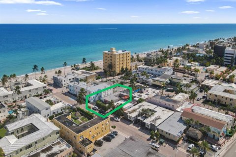 Commercial property in Hollywood, Florida 157.93 sq.m. № 2082079