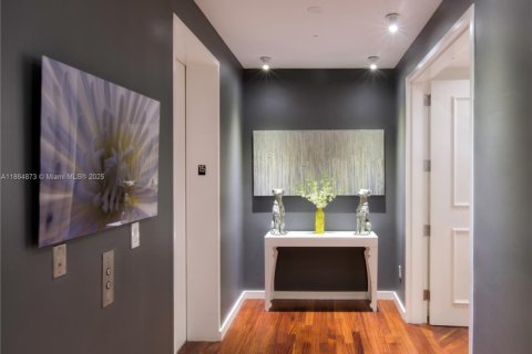 Copropriété à vendre à Miami Beach, Floride: 2 chambres, 147.81 m2 № 1895384 - photo 9