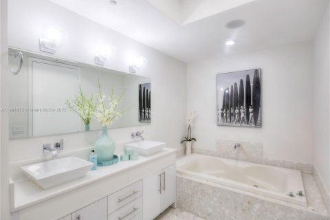 Copropriété à vendre à Miami Beach, Floride: 2 chambres, 147.81 m2 № 1895384 - photo 14