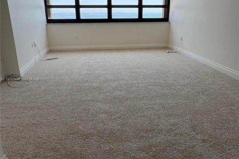 Снять в аренду кондоминиум в Майами, Флорида 2 спальни, 174.84м2, № 1990863 - фото 6