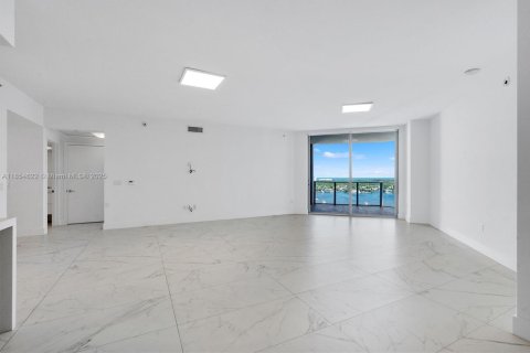 Condominio en venta en North Miami Beach, Florida, 2 dormitorios, 161.28 m2 № 2019085 - foto 6