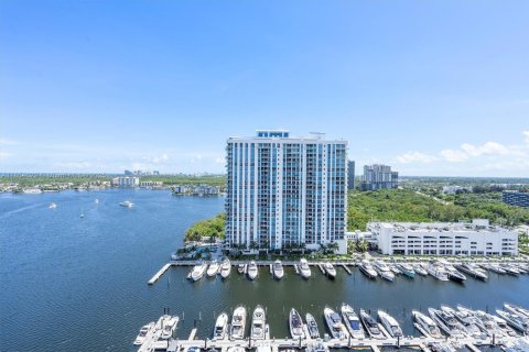 Condominio en venta en North Miami Beach, Florida, 2 dormitorios, 161.28 m2 № 2019085 - foto 5