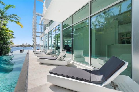 Villa ou maison à louer à Miami Beach, Floride: 6 chambres, 723.62 m2 № 1983358 - photo 16