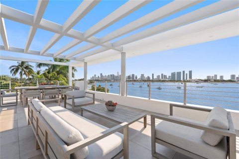 Villa ou maison à louer à Miami Beach, Floride: 6 chambres, 723.62 m2 № 1983358 - photo 26