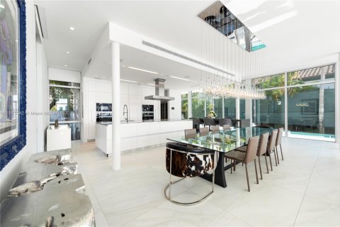 Villa ou maison à louer à Miami Beach, Floride: 6 chambres, 723.62 m2 № 1983358 - photo 10
