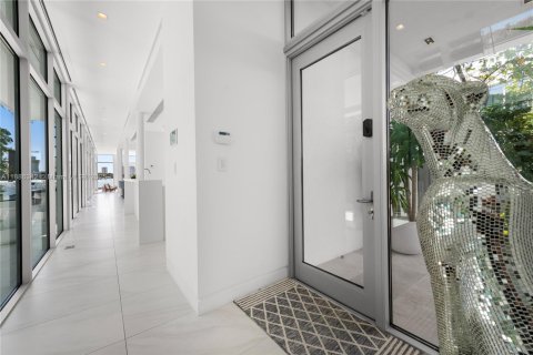 Villa ou maison à louer à Miami Beach, Floride: 6 chambres, 723.62 m2 № 1983358 - photo 6