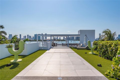 Villa ou maison à louer à Miami Beach, Floride: 6 chambres, 723.62 m2 № 1983358 - photo 25