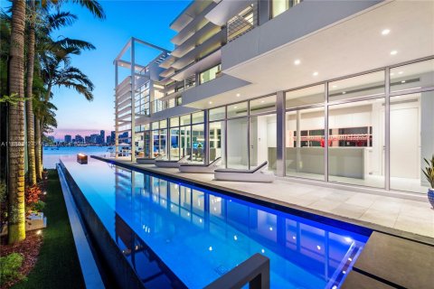 Villa ou maison à louer à Miami Beach, Floride: 6 chambres, 723.62 m2 № 1983358 - photo 1