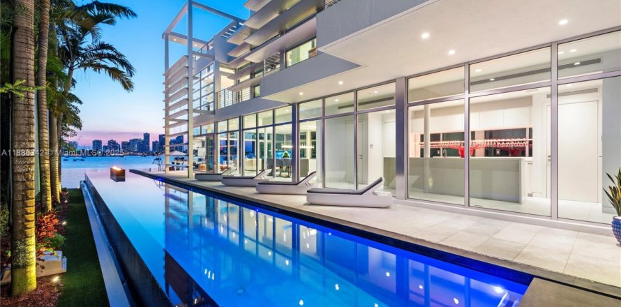 Villa ou maison à Miami Beach, Floride 6 chambres, 723.62 m2 № 1983358