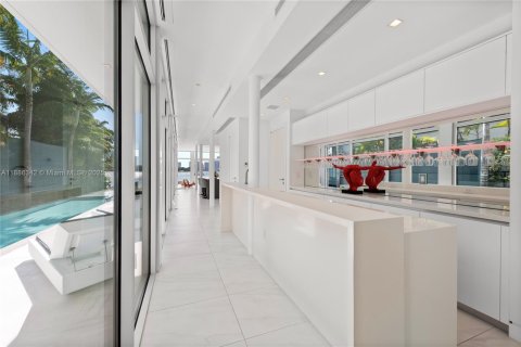 Villa ou maison à louer à Miami Beach, Floride: 6 chambres, 723.62 m2 № 1983358 - photo 7