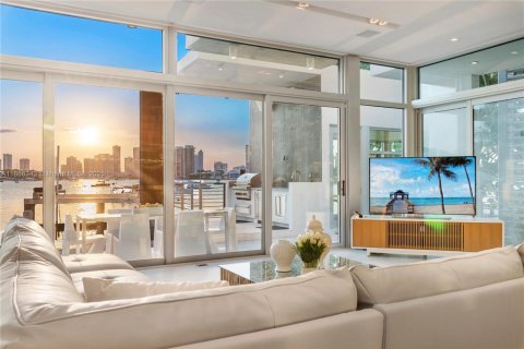 Villa ou maison à louer à Miami Beach, Floride: 6 chambres, 723.62 m2 № 1983358 - photo 13