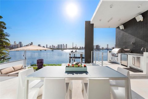 Villa ou maison à louer à Miami Beach, Floride: 6 chambres, 723.62 m2 № 1983358 - photo 20