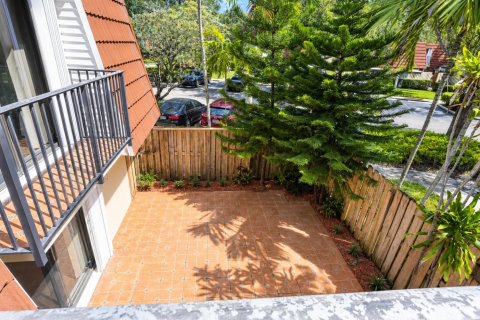 Townhouse in Plantation, Florida 2 bedrooms, 127.46 sq.m. № 2421186 - photo 5