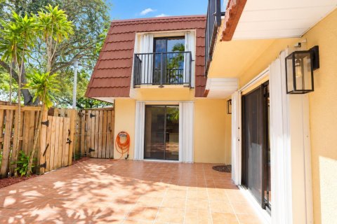 Townhouse in Plantation, Florida 2 bedrooms, 127.46 sq.m. № 2421186 - photo 4