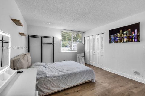 Купить кондоминиум в Майами, Флорида 3 спальни, № 1998657 - фото 17