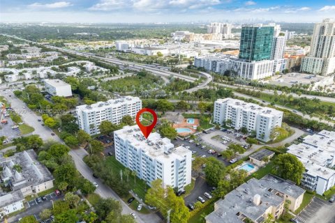 Купить кондоминиум в Майами, Флорида 3 спальни, № 1998657 - фото 24