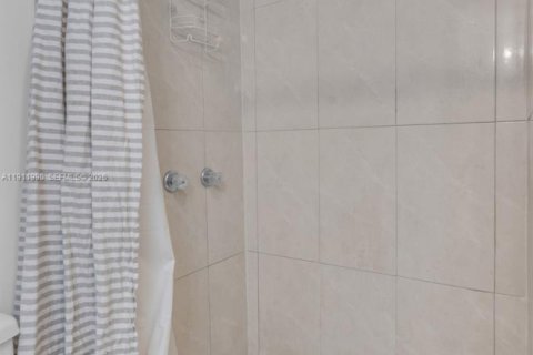 Купить кондоминиум в Майами, Флорида 3 спальни, № 1998657 - фото 12