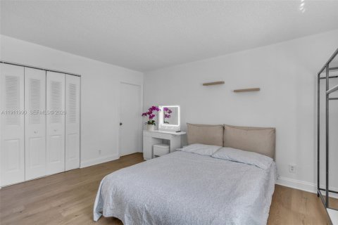 Купить кондоминиум в Майами, Флорида 3 спальни, № 1998657 - фото 16