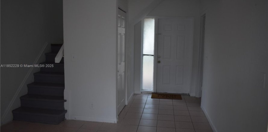 Townhouse in Lauderhill, Florida 2 bedrooms, 87.7 sq.m. № 1871667