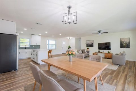 Villa ou maison à vendre à Lakeland, Floride: 4 chambres, 147.06 m2 № 2358466 - photo 4