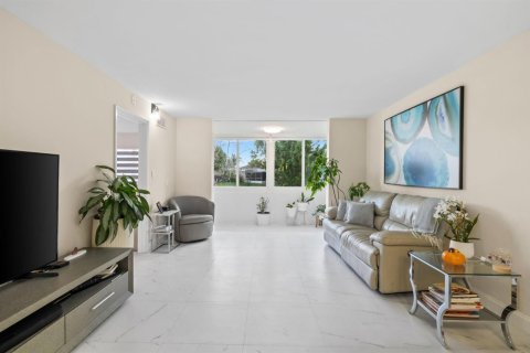 Condominio en Sunrise, Florida, 2 dormitorios  № 2084631