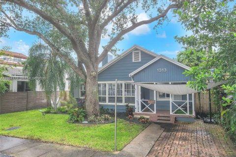 House in Fort Lauderdale, Florida 3 bedrooms, 103.86 sq.m. № 2068227 - photo 3