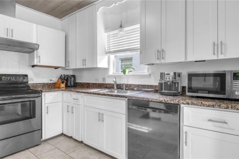 House in Fort Lauderdale, Florida 3 bedrooms, 103.86 sq.m. № 2068227 - photo 13