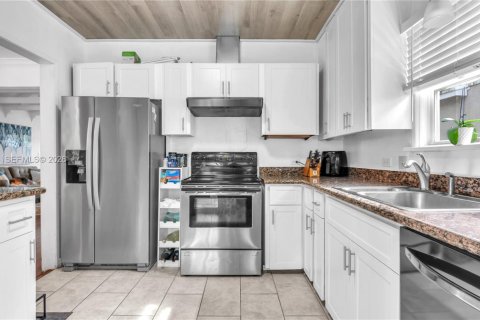 House in Fort Lauderdale, Florida 3 bedrooms, 103.86 sq.m. № 2068227 - photo 14