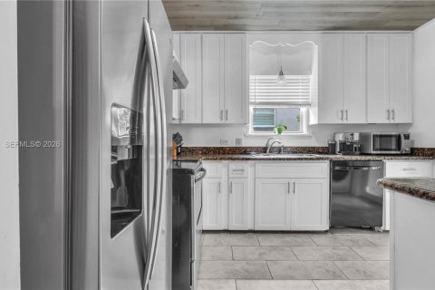 House in Fort Lauderdale, Florida 3 bedrooms, 103.86 sq.m. № 2068227 - photo 12