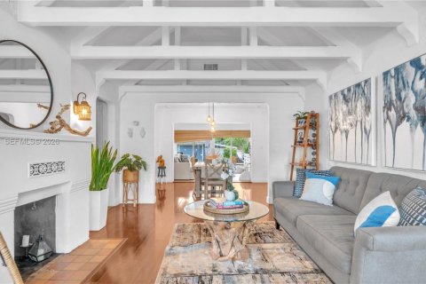 House in Fort Lauderdale, Florida 3 bedrooms, 103.86 sq.m. № 2068227 - photo 4