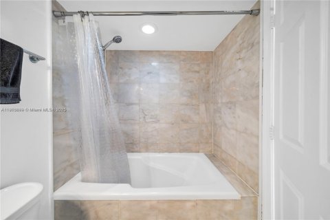 Снять в аренду кондоминиум в Майами-Бич, Флорида 1 спальня, 73.39м2, № 1963262 - фото 12