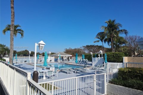 House in Miami, Florida 4 bedrooms, 134.99 sq.m. № 2026322 - photo 16