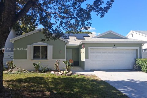 House in Miami, Florida 4 bedrooms, 134.99 sq.m. № 2026322