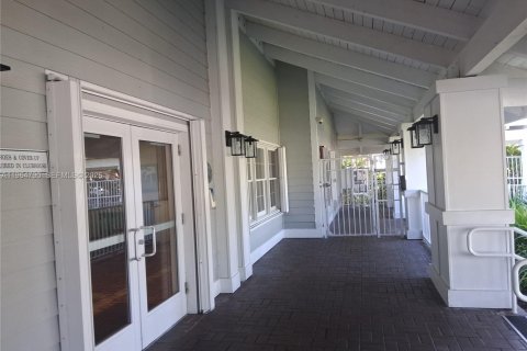 House in Miami, Florida 4 bedrooms, 134.99 sq.m. № 2026322 - photo 18