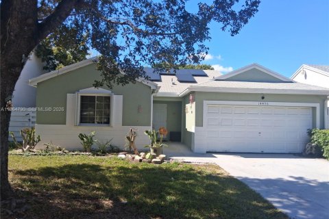 House in Miami, Florida 4 bedrooms, 134.99 sq.m. № 2026322 - photo 7