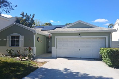 House in Miami, Florida 4 bedrooms, 134.99 sq.m. № 2026322 - photo 9