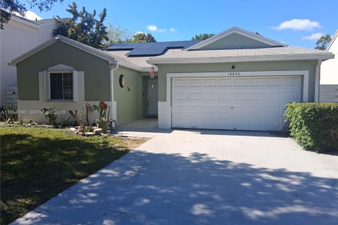 House in Miami, Florida 4 bedrooms, 134.99 sq.m. № 2026322 - photo 5