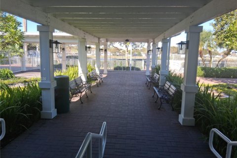 House in Miami, Florida 4 bedrooms, 134.99 sq.m. № 2026322 - photo 14