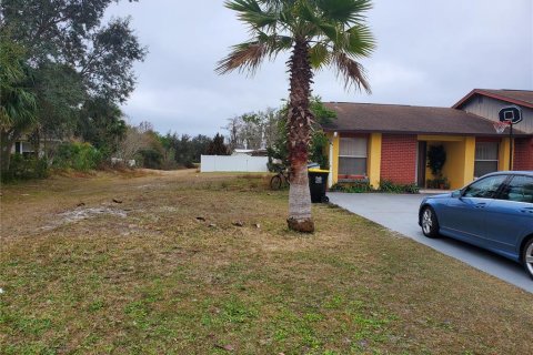 House in Poinciana, Florida 3 bedrooms, 118.45 sq.m. № 245235 - photo 20