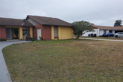 House in Poinciana, Florida 3 bedrooms, 118.45 sq.m. № 245235 - photo 21