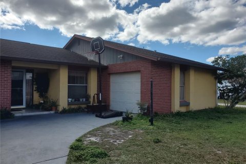 House in Poinciana, Florida 3 bedrooms, 118.45 sq.m. № 245235 - photo 3