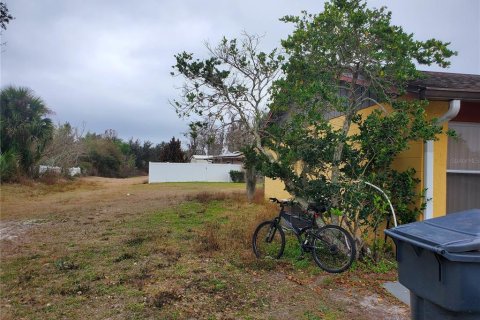 House in Poinciana, Florida 3 bedrooms, 118.45 sq.m. № 245235 - photo 9