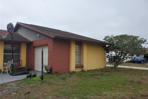 House in Poinciana, Florida 3 bedrooms, 118.45 sq.m. № 245235 - photo 5