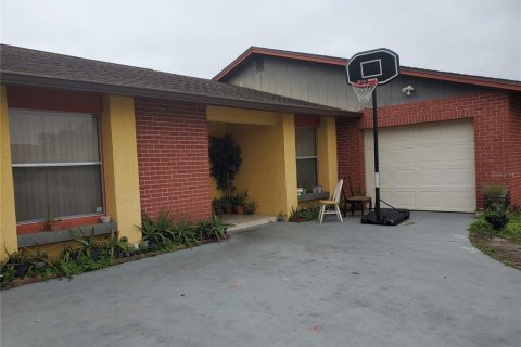 House in Poinciana, Florida 3 bedrooms, 118.45 sq.m. № 245235 - photo 8